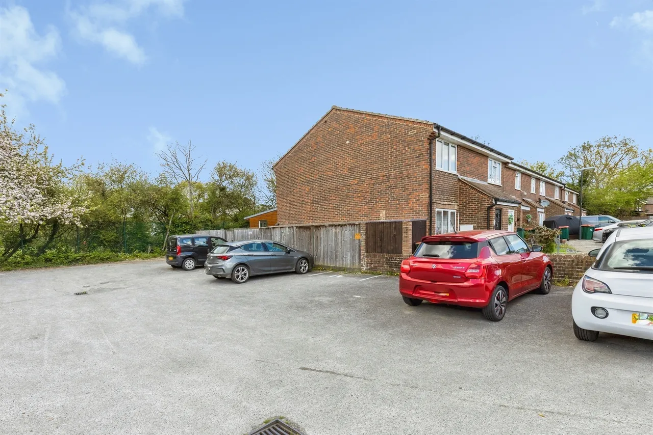 Burbeach Close, Crawley, RH11, photo 9