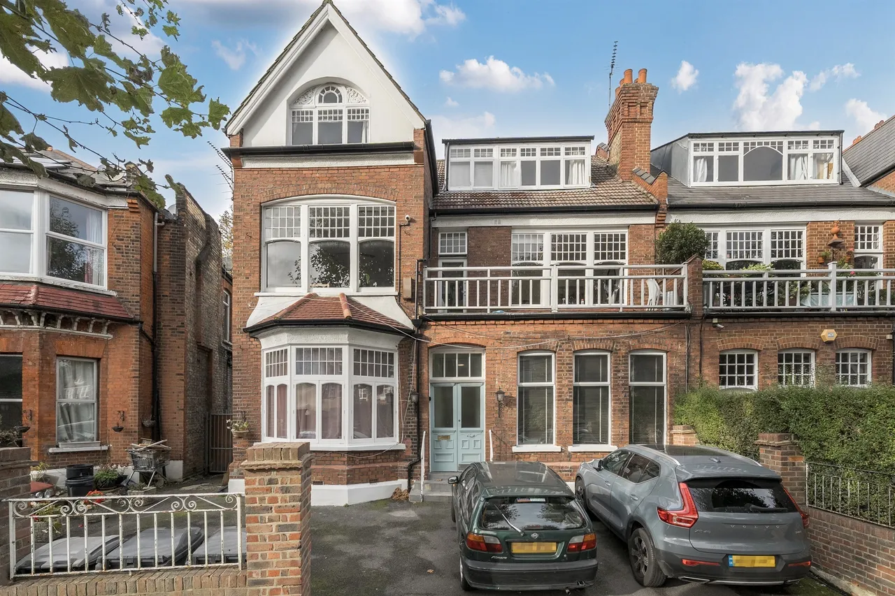 flat for sale — Princes Avenue, London