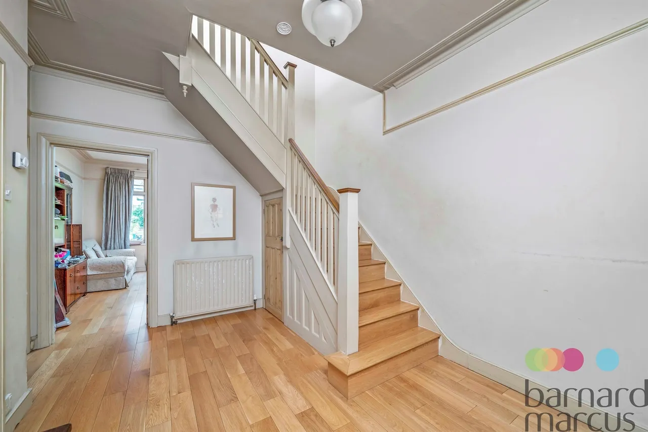 Ravensdale Avenue, London, photo 12