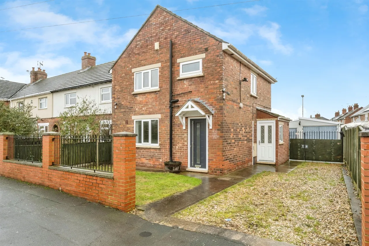 3 bed house for sale — Barnsley Road, Moorends, Doncaster