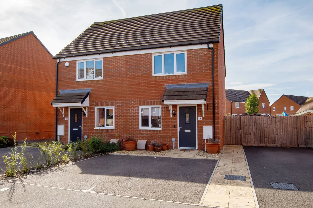 2 bed house for sale — Upperfield Road, Warwick, CV34