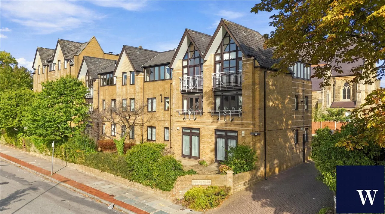 2 bed flat for sale, Hamilton Square, Finchley, N12