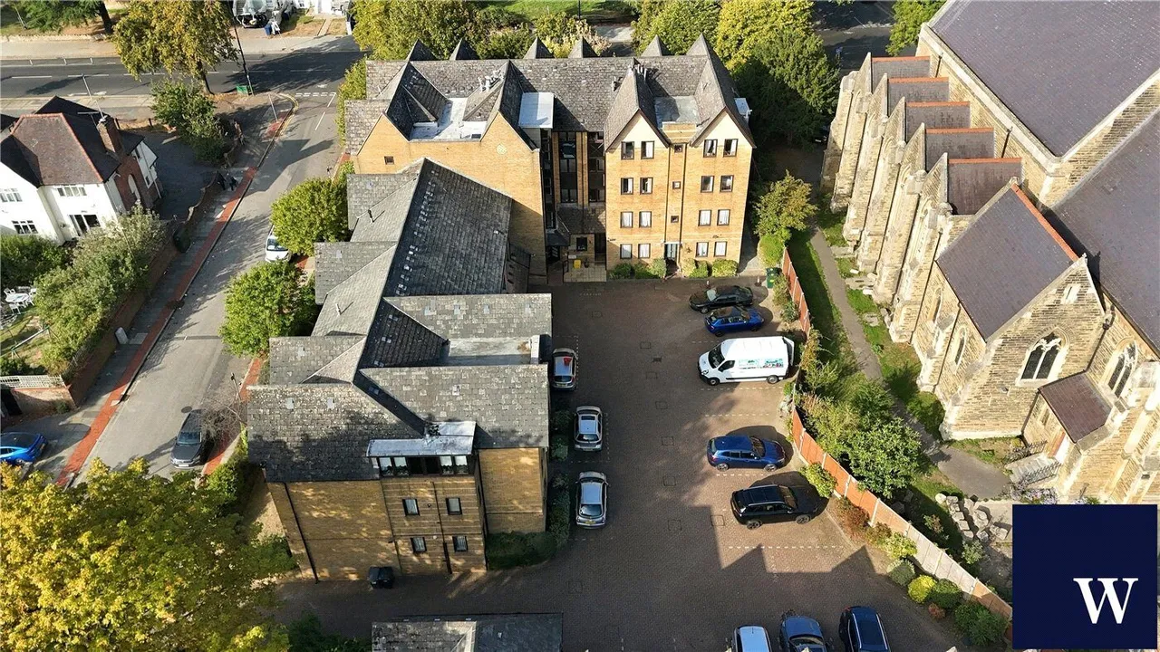 Hamilton Square, Finchley, N12, photo 17