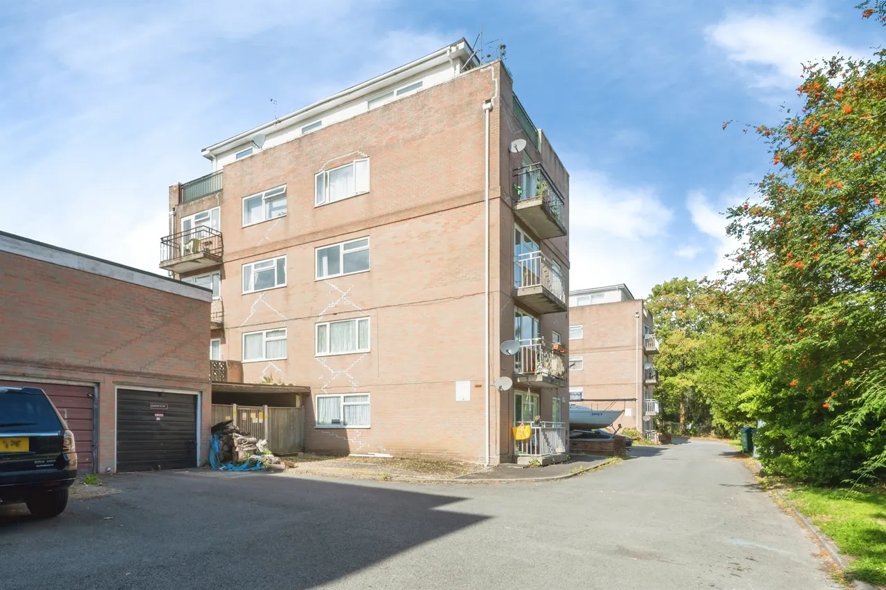 2 bed flat for sale, Brook Valley, Southampton, SO16