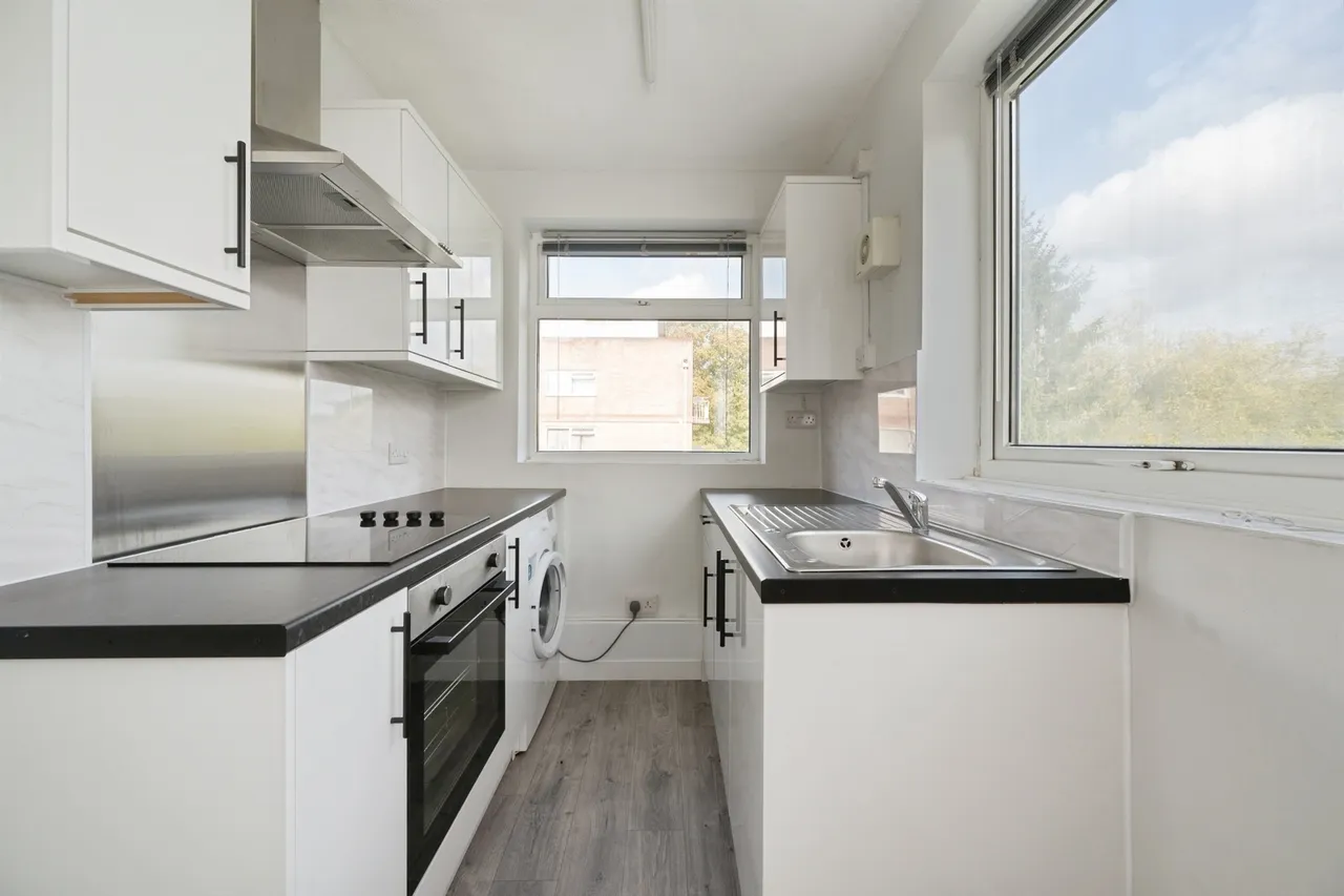 Brook Valley, Southampton, SO16, photo 7