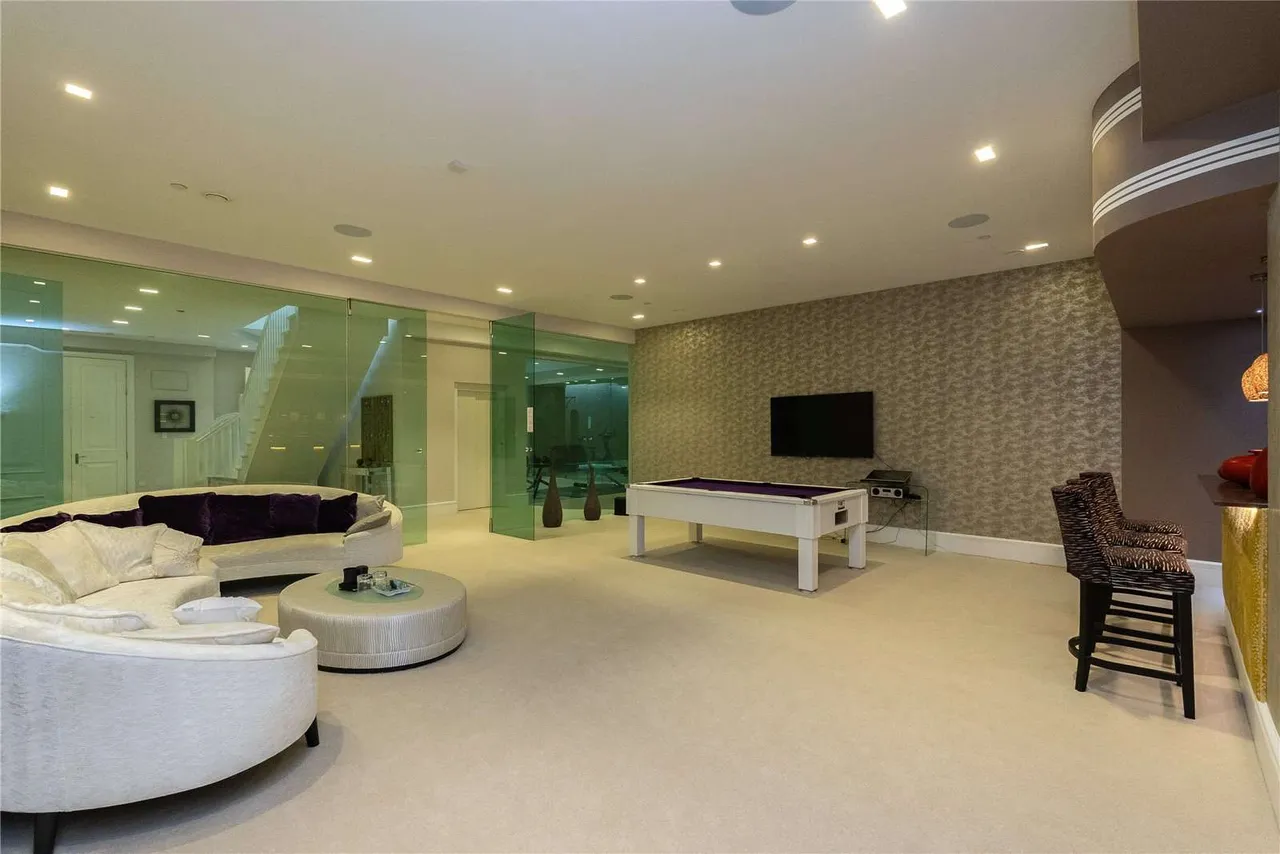 Coombe Park, Kingston upon Thames, Surrey, KT2 7JB, photo 10