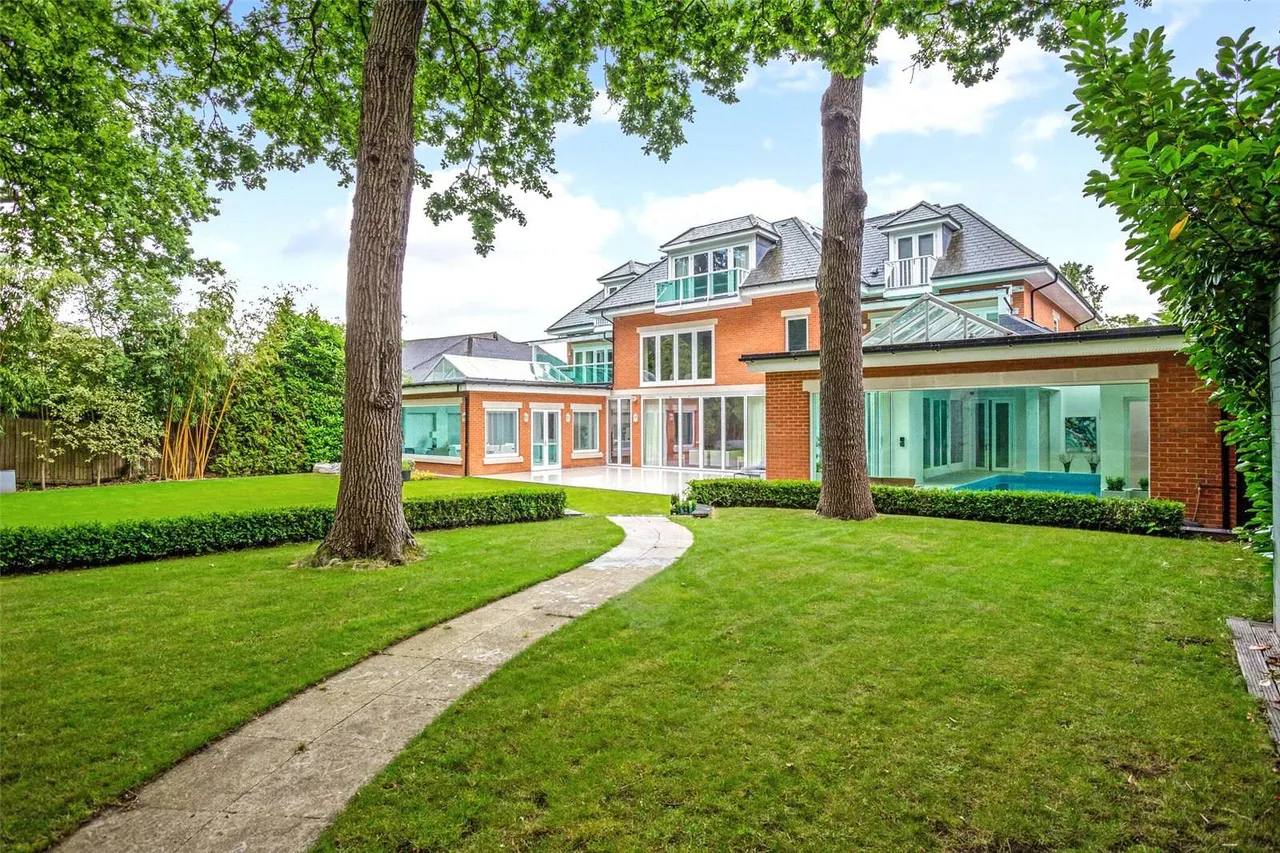 Coombe Park, Kingston upon Thames, Surrey, KT2 7JB, photo 4