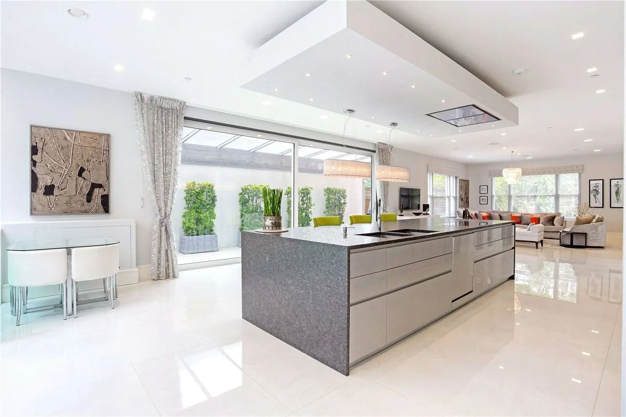 Coombe Park, Kingston upon Thames, Surrey, KT2 7JB, photo 8