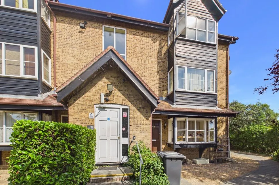 flat for sale — Knights Manor Way, Dartford, Kent, DA1