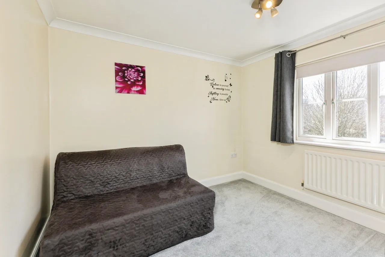 Leonardslee Crescent, Newbury, RG14, photo 9