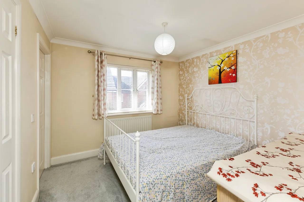 Leonardslee Crescent, Newbury, RG14, photo 13