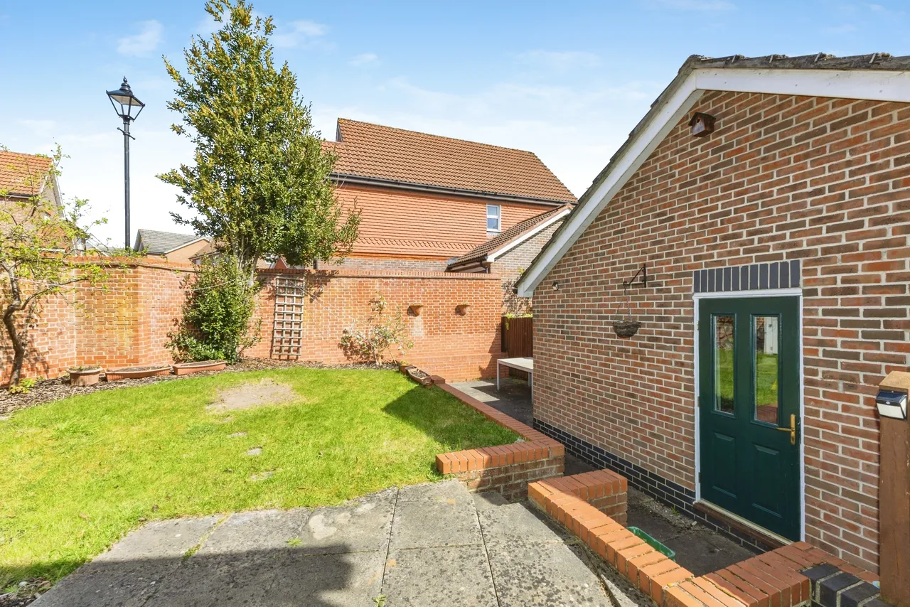 Leonardslee Crescent, Newbury, RG14, photo 18