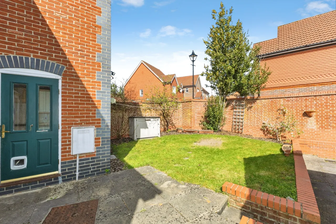 Leonardslee Crescent, Newbury, RG14, photo 19