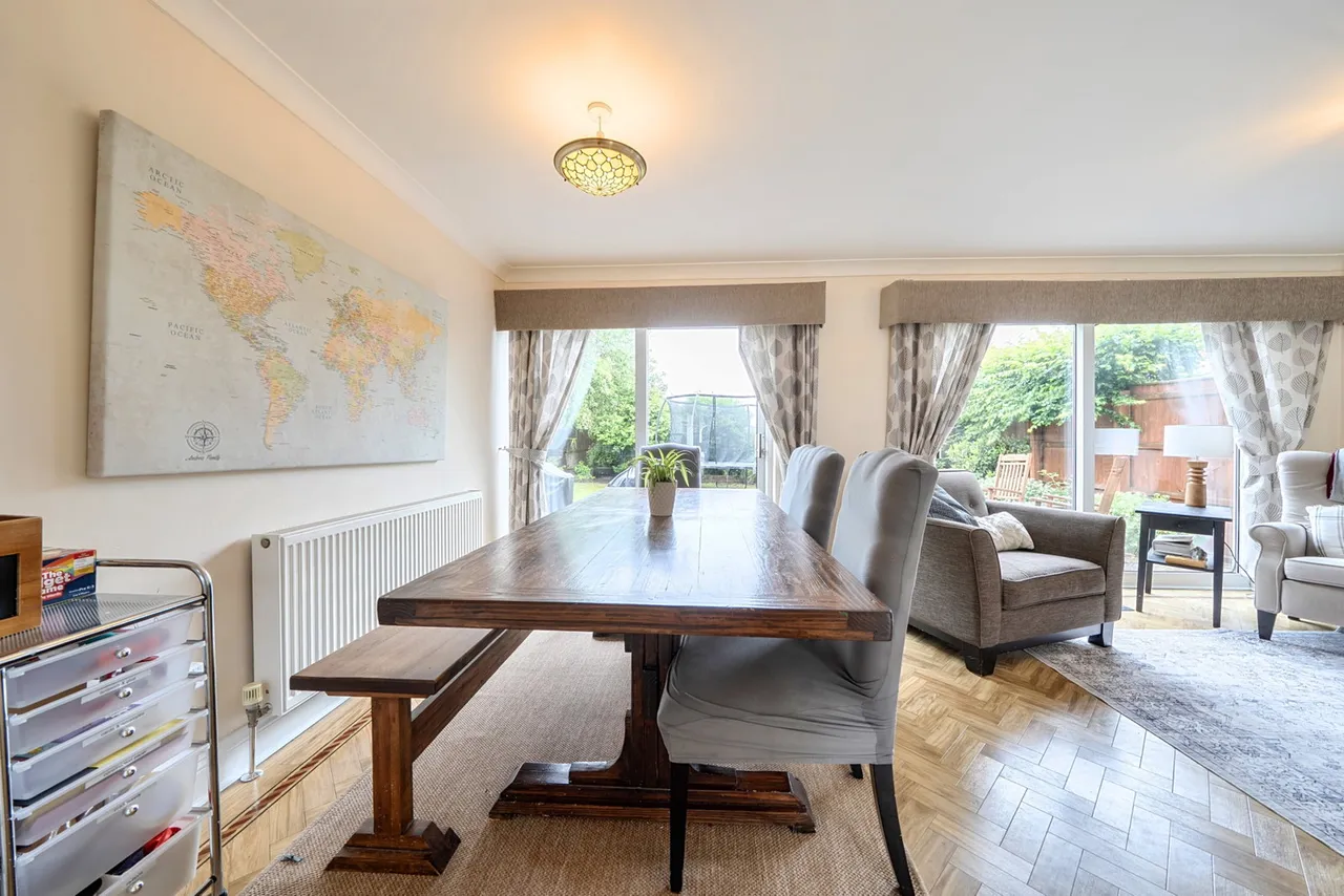 GENEROUSLY PROPORTIONED NEWMARKET HOME, photo 9