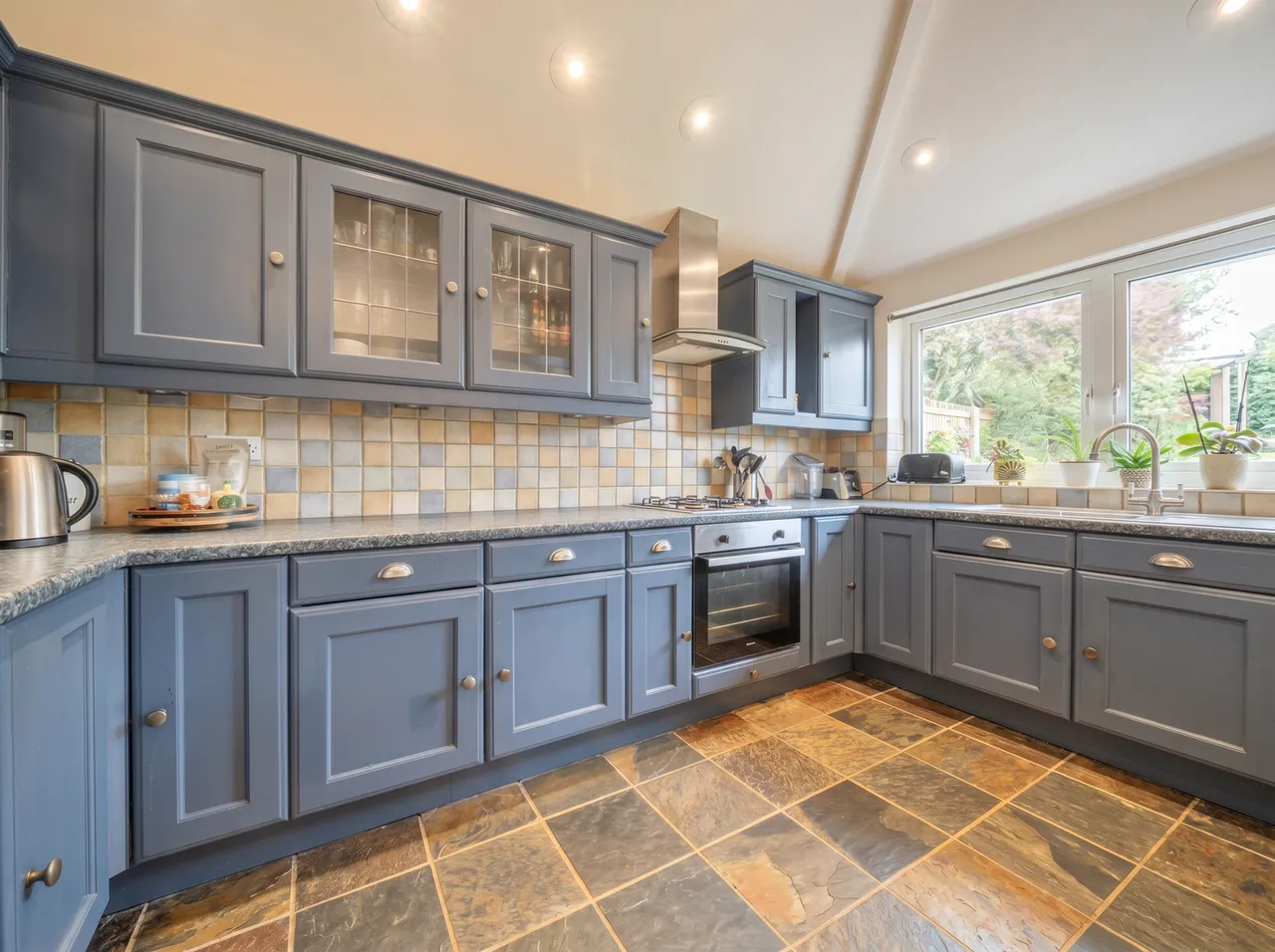 GENEROUSLY PROPORTIONED NEWMARKET HOME, photo 4