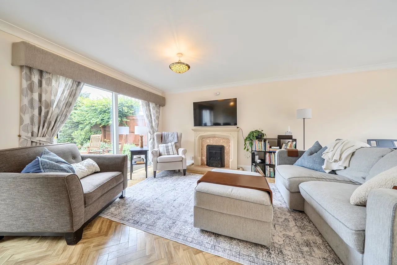 GENEROUSLY PROPORTIONED NEWMARKET HOME, photo 7