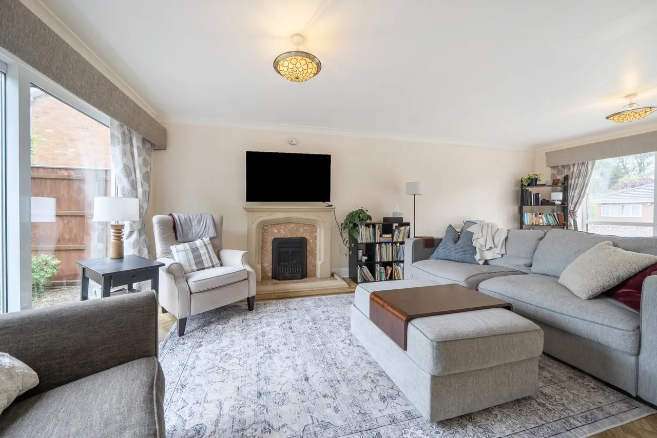 GENEROUSLY PROPORTIONED NEWMARKET HOME, photo 8