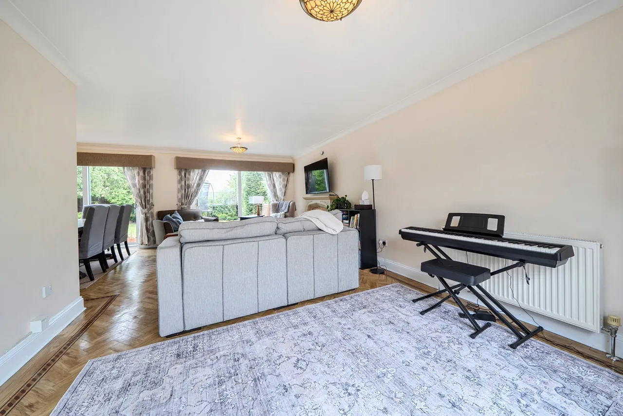 GENEROUSLY PROPORTIONED NEWMARKET HOME, photo 10