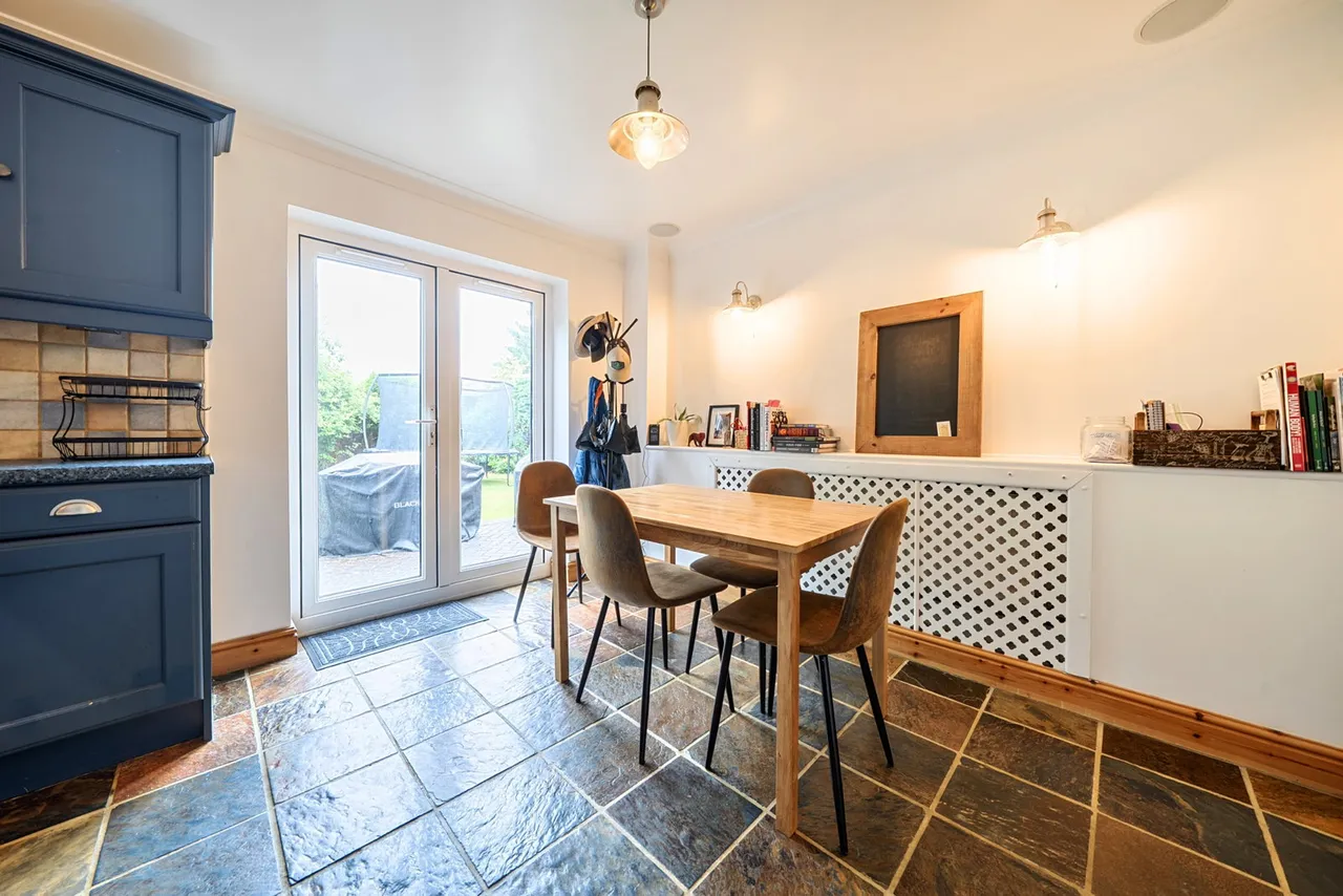 GENEROUSLY PROPORTIONED NEWMARKET HOME, photo 5
