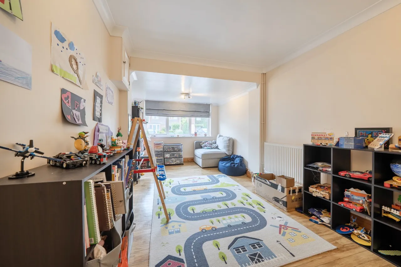 GENEROUSLY PROPORTIONED NEWMARKET HOME, photo 12
