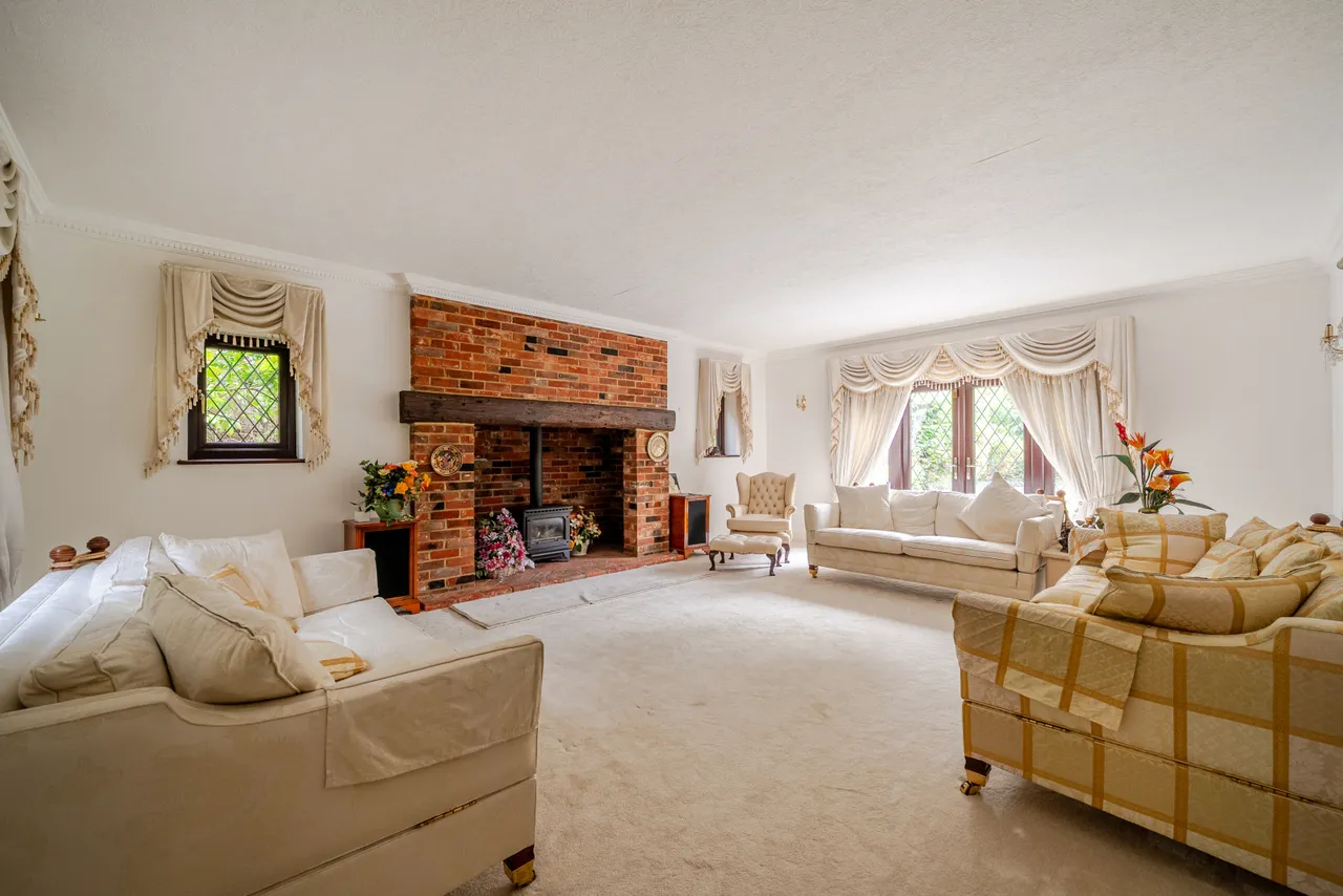 Templewood Lane, Farnham Common, SL2, photo 2