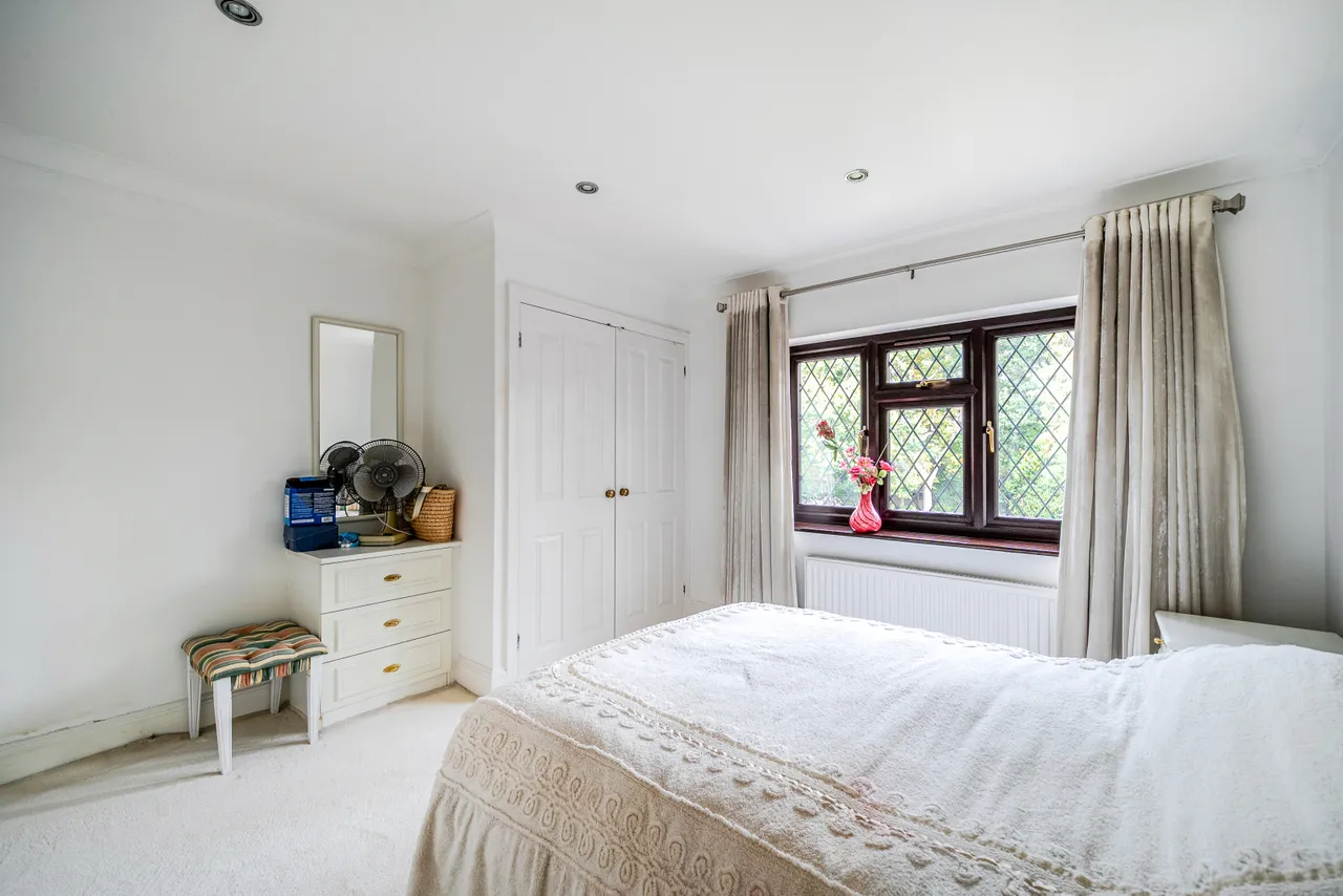 Templewood Lane, Farnham Common, SL2, photo 18