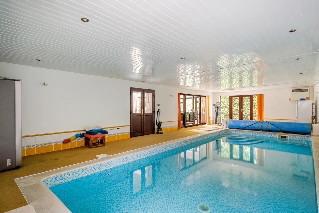 Templewood Lane, Farnham Common, SL2, photo 28