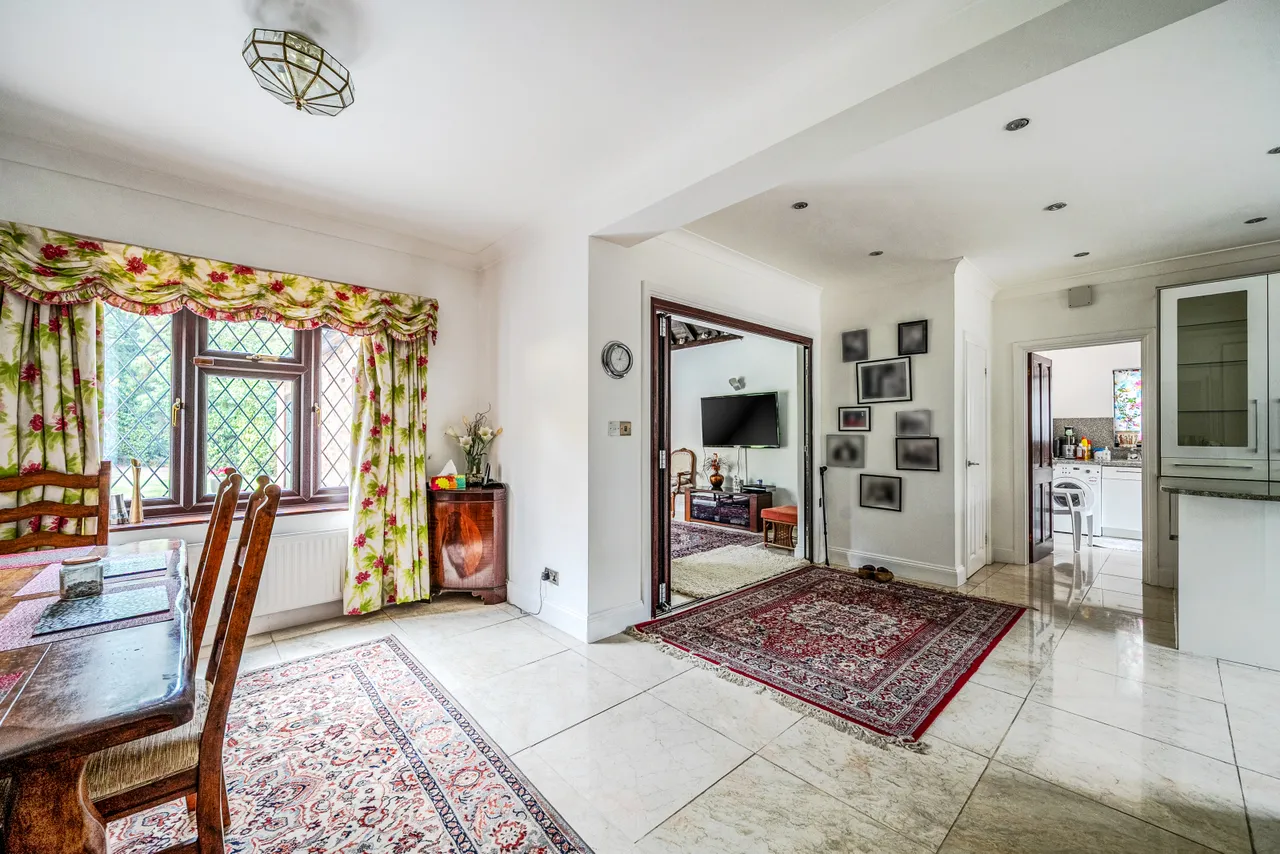 Templewood Lane, Farnham Common, SL2, photo 31