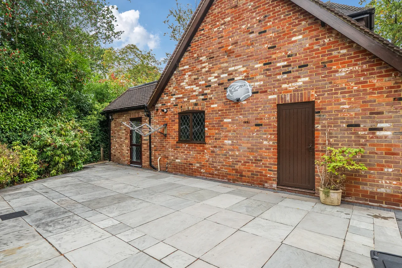 Templewood Lane, Farnham Common, SL2, photo 12
