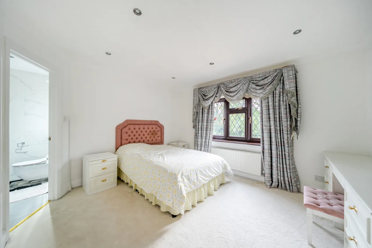 Templewood Lane, Farnham Common, SL2, photo 19