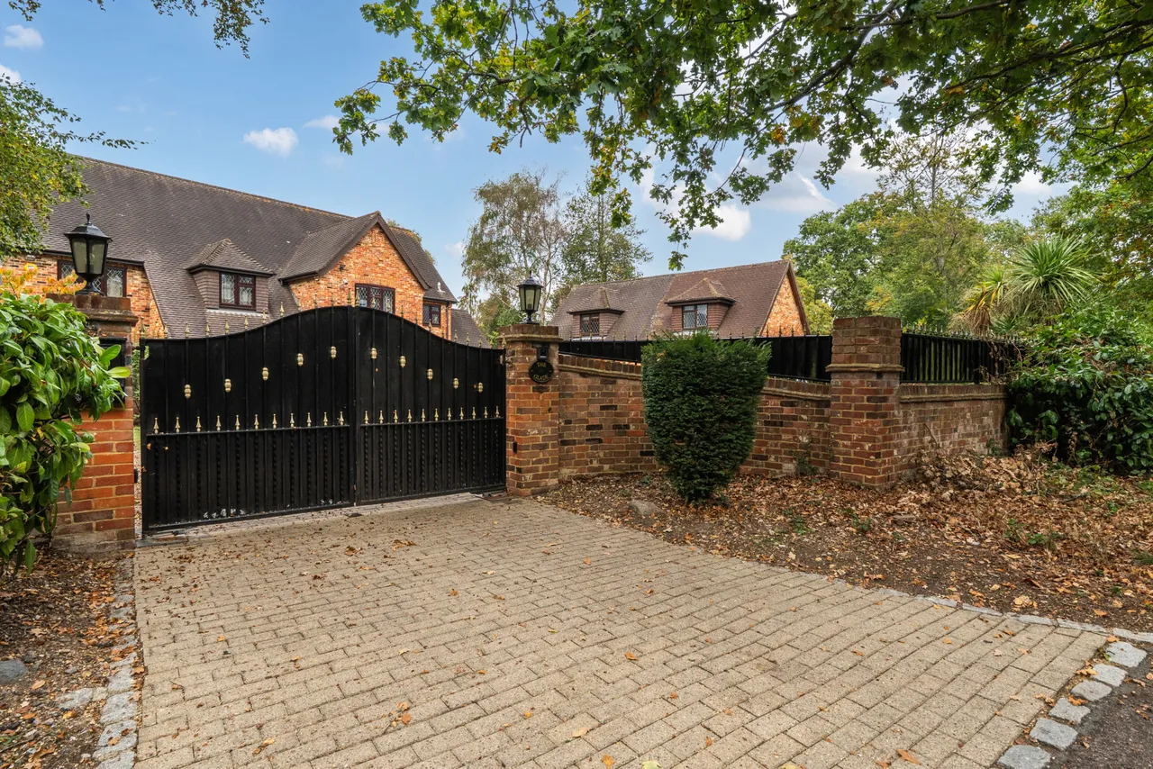 Templewood Lane, Farnham Common, SL2, photo 15