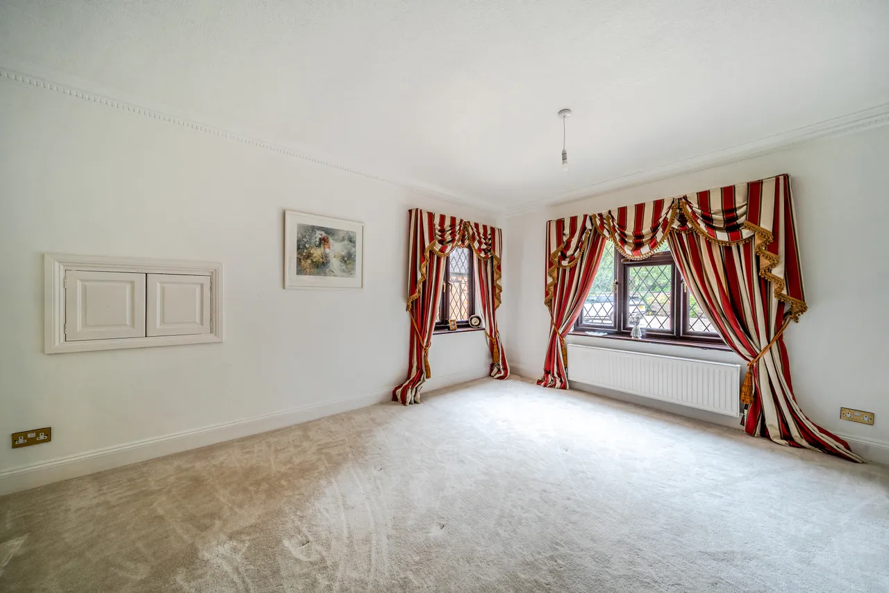 Templewood Lane, Farnham Common, SL2, photo 32