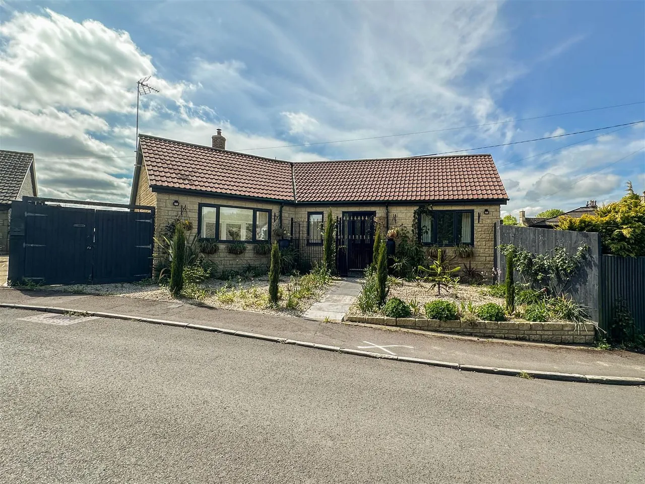 1 bed house for sale, Radnor Park, Corston, SN16