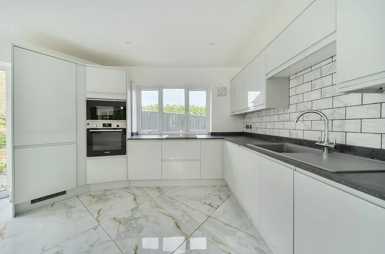 Radnor Park, Corston, SN16, photo 6