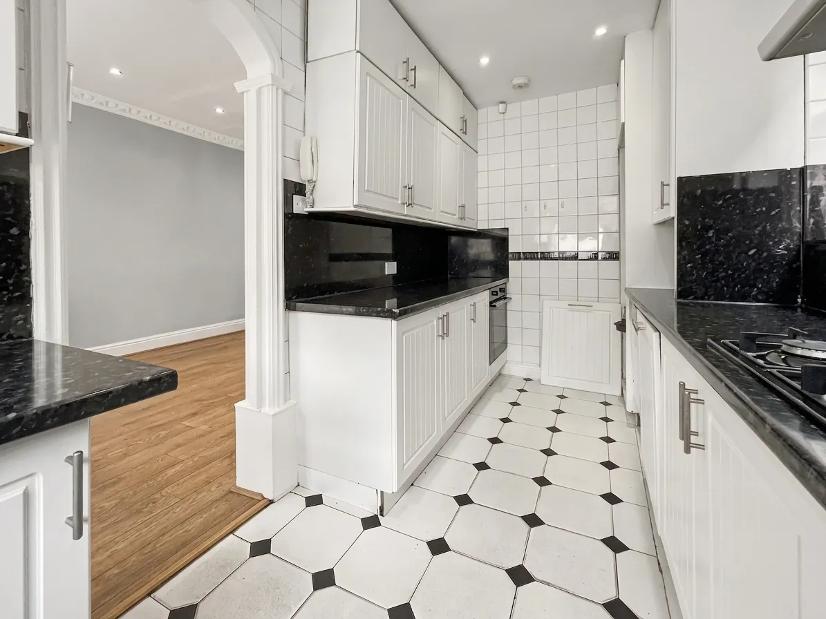 Salisbury Drive, Prestwich, M25, photo 10