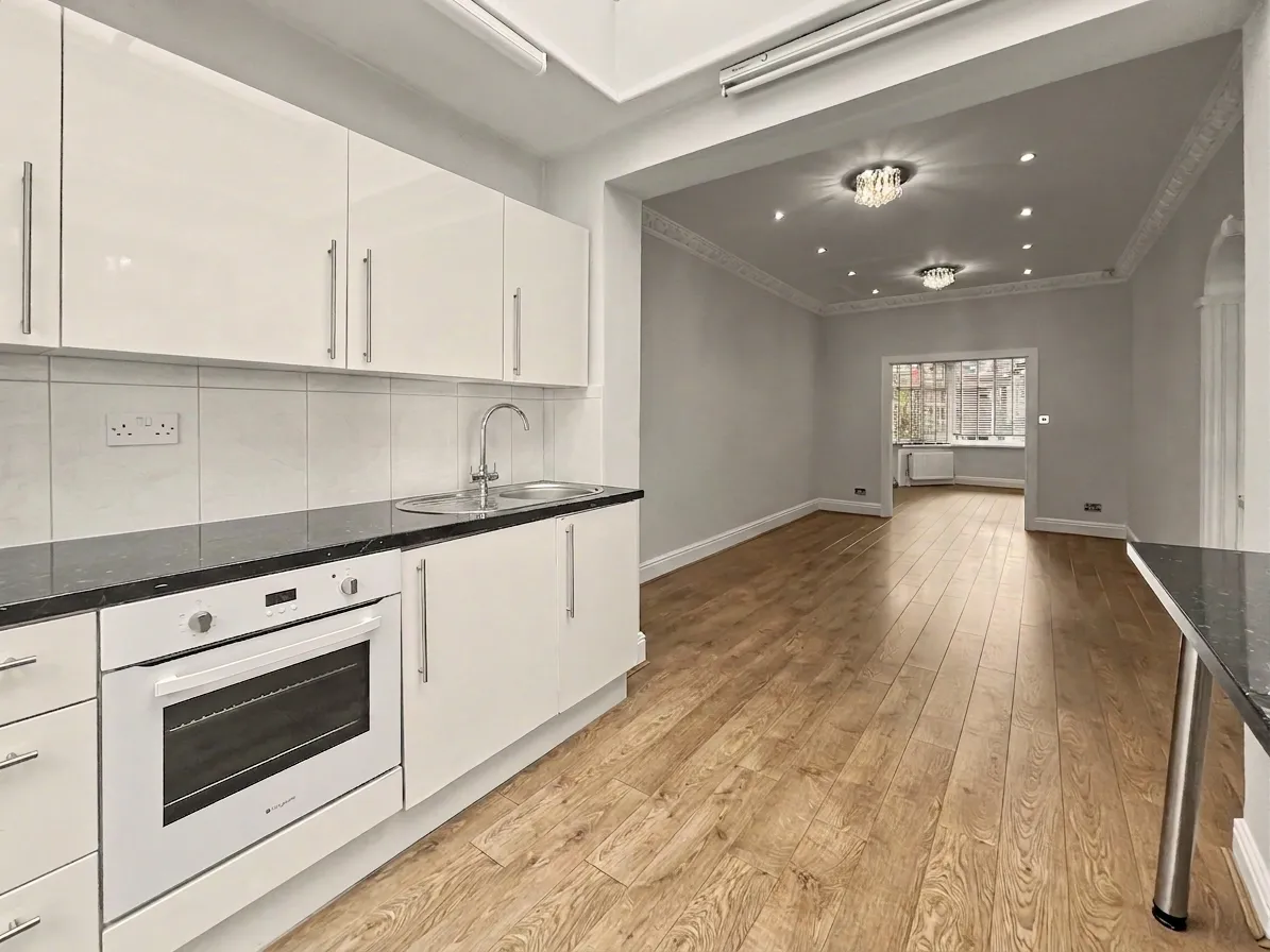 Salisbury Drive, Prestwich, M25, photo 9