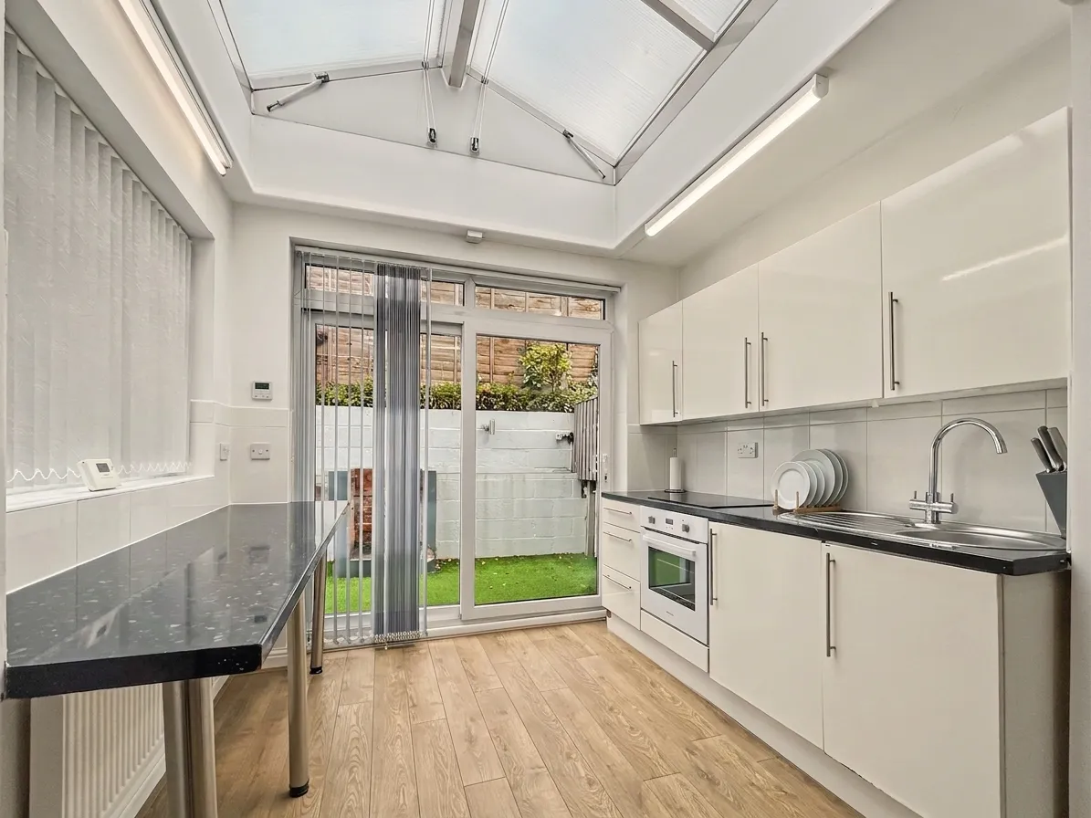 Salisbury Drive, Prestwich, M25, photo 3