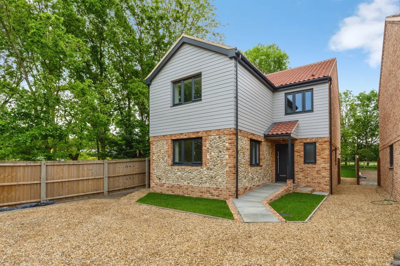 4 bed house for sale — Church Road, Wretham, Thetford