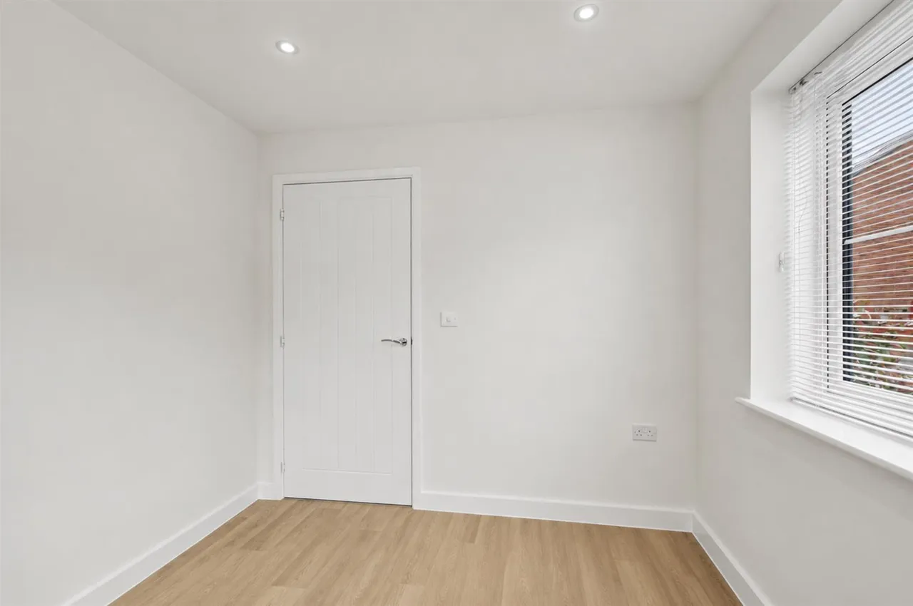 Coventry Lane, Bramcote, NG9, photo 10