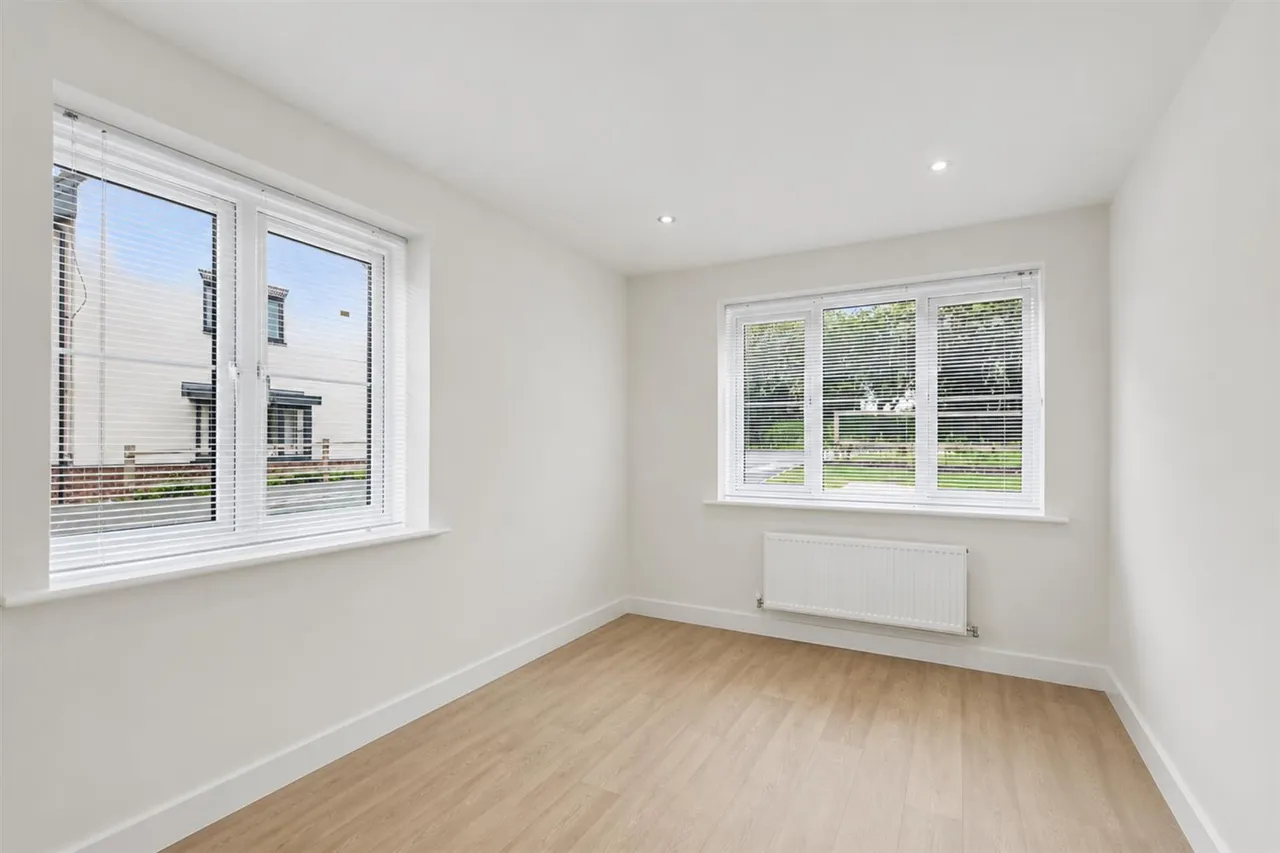 Coventry Lane, Bramcote, NG9, photo 9