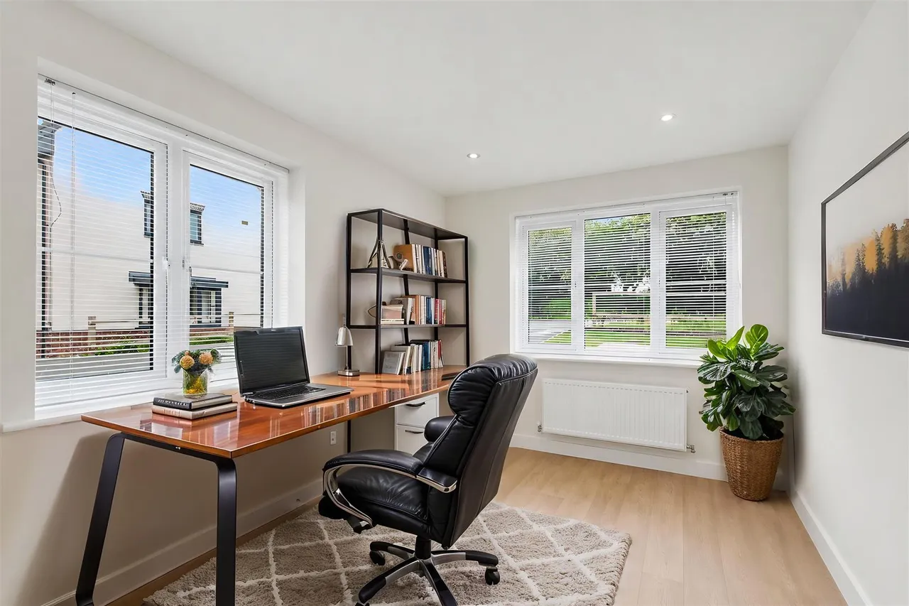 Coventry Lane, Bramcote, NG9, photo 4
