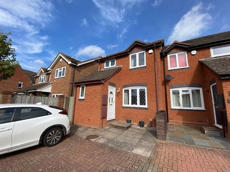 3 bed house for sale — Groves Close, Bourne End SL8 5JP