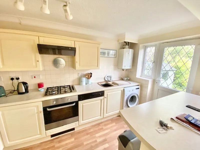 Groves Close, Bourne End SL8 5JP, photo 5