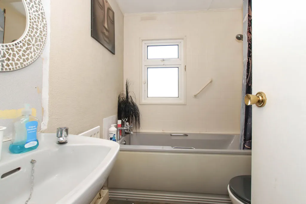 Chesham Road, Wigginton, HP23, photo 10