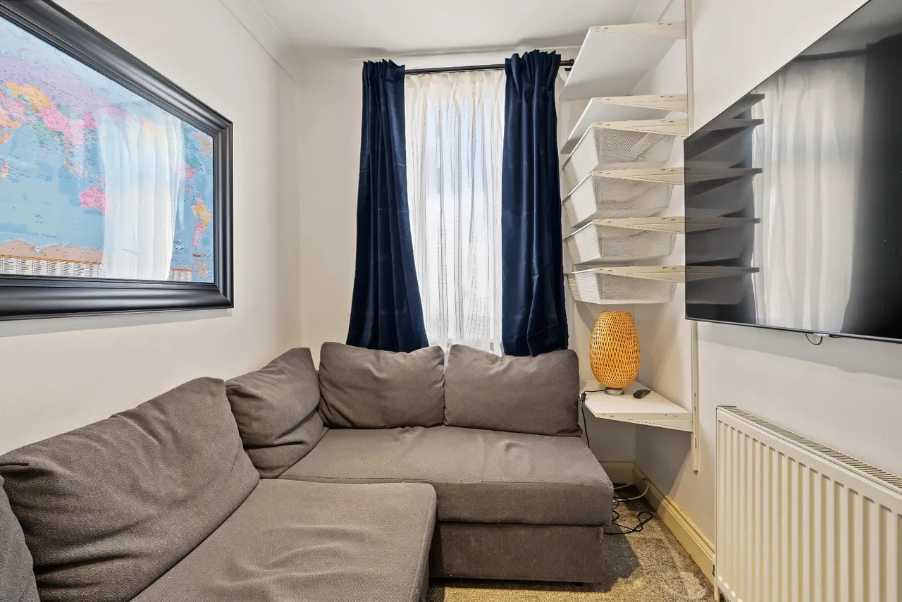 Gresham Road, London, E16, photo 11