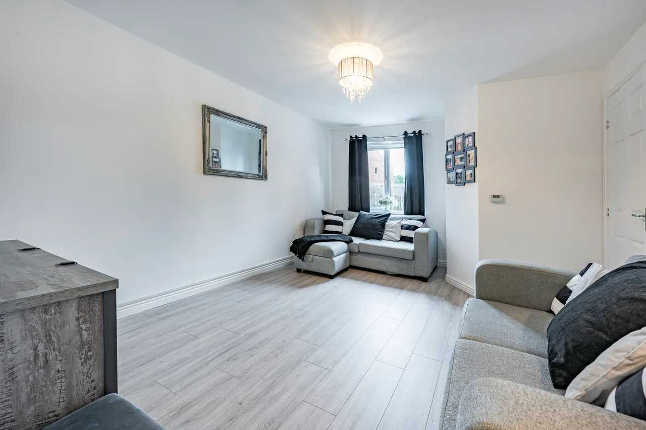 Haining Wynd, Muirhead, G69, photo 7
