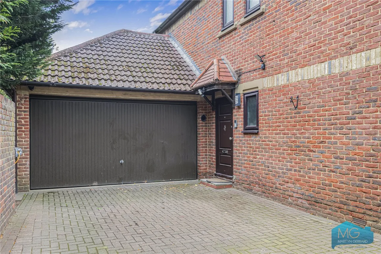 Robin Close, London, NW7, photo 22