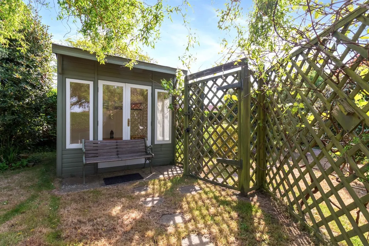 Windermere Crescent, Goring-By-Sea, Worthing, photo 21