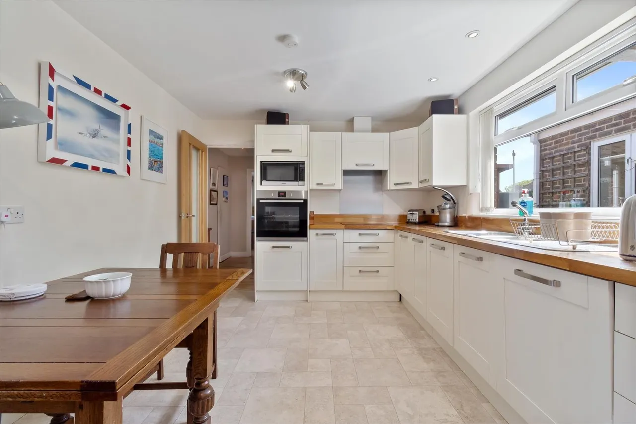 Windermere Crescent, Goring-By-Sea, Worthing, photo 17