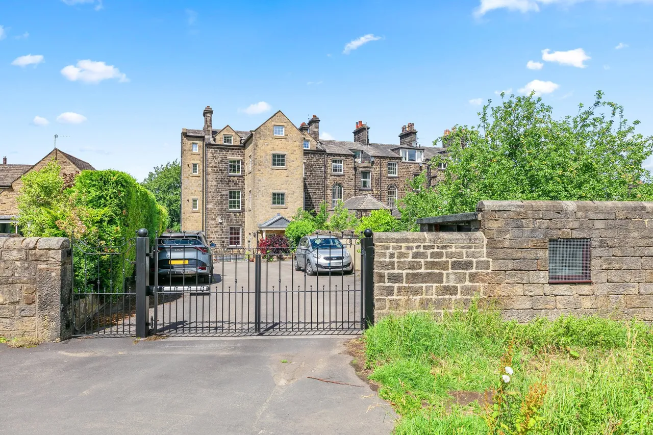 3 bed flat for sale, Crossbeck Road, Ilkley, LS29